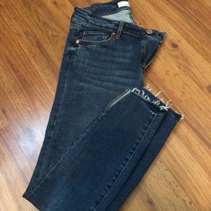 Curvy skinny blue jeans